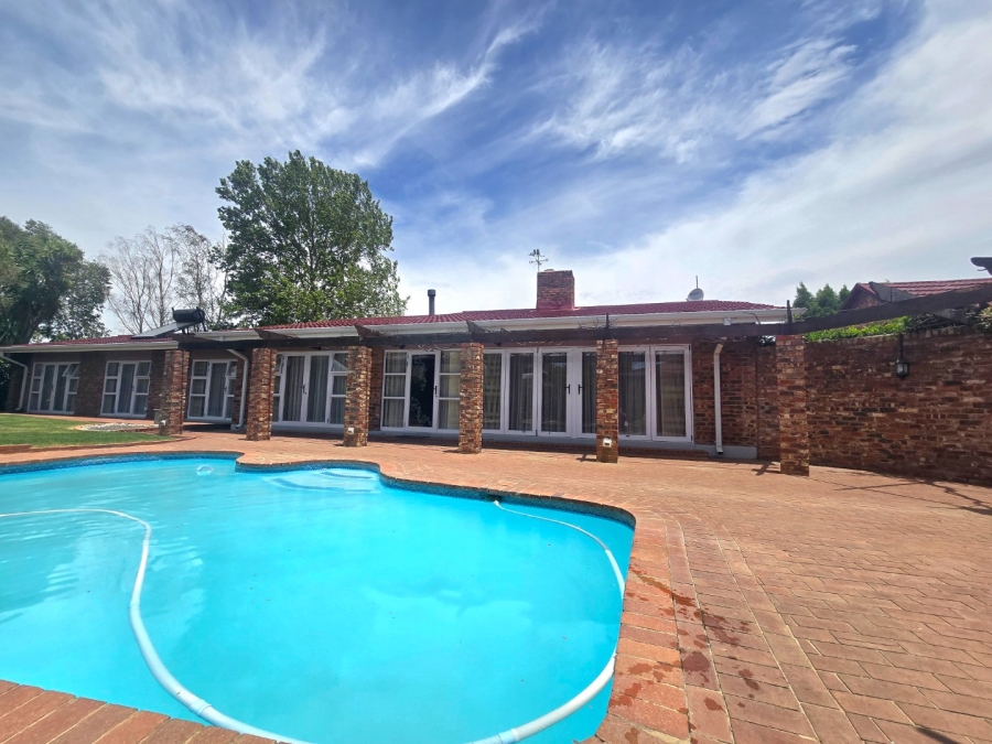 6 Bedroom Property for Sale in Panorama Free State